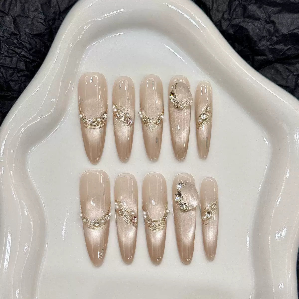 Diamond crystal wearable nails Gentle nude pink Pointed round