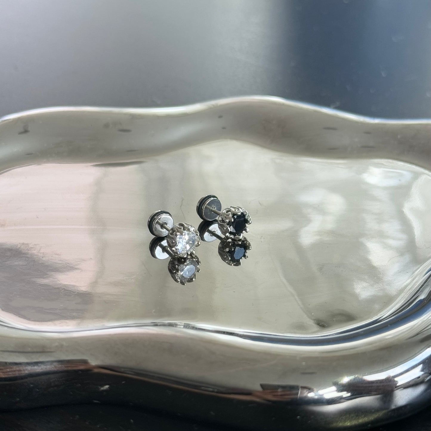 White/Black Earrings Helix Earrings Crystal Diamond single Earring silver/titanium steel flat back stud outer threaded