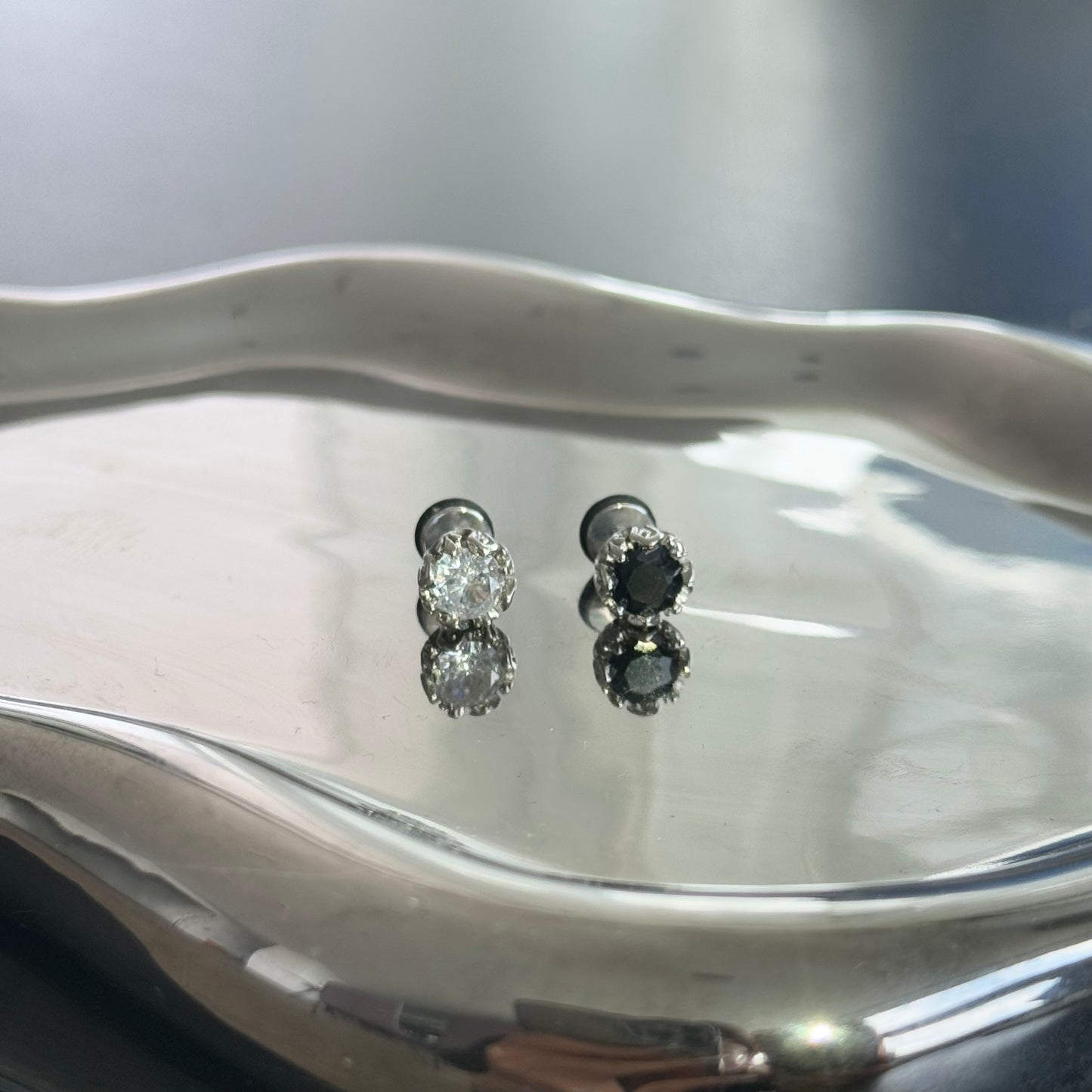 White/Black Earrings Helix Earrings Crystal Diamond single Earring silver/titanium steel flat back stud outer threaded