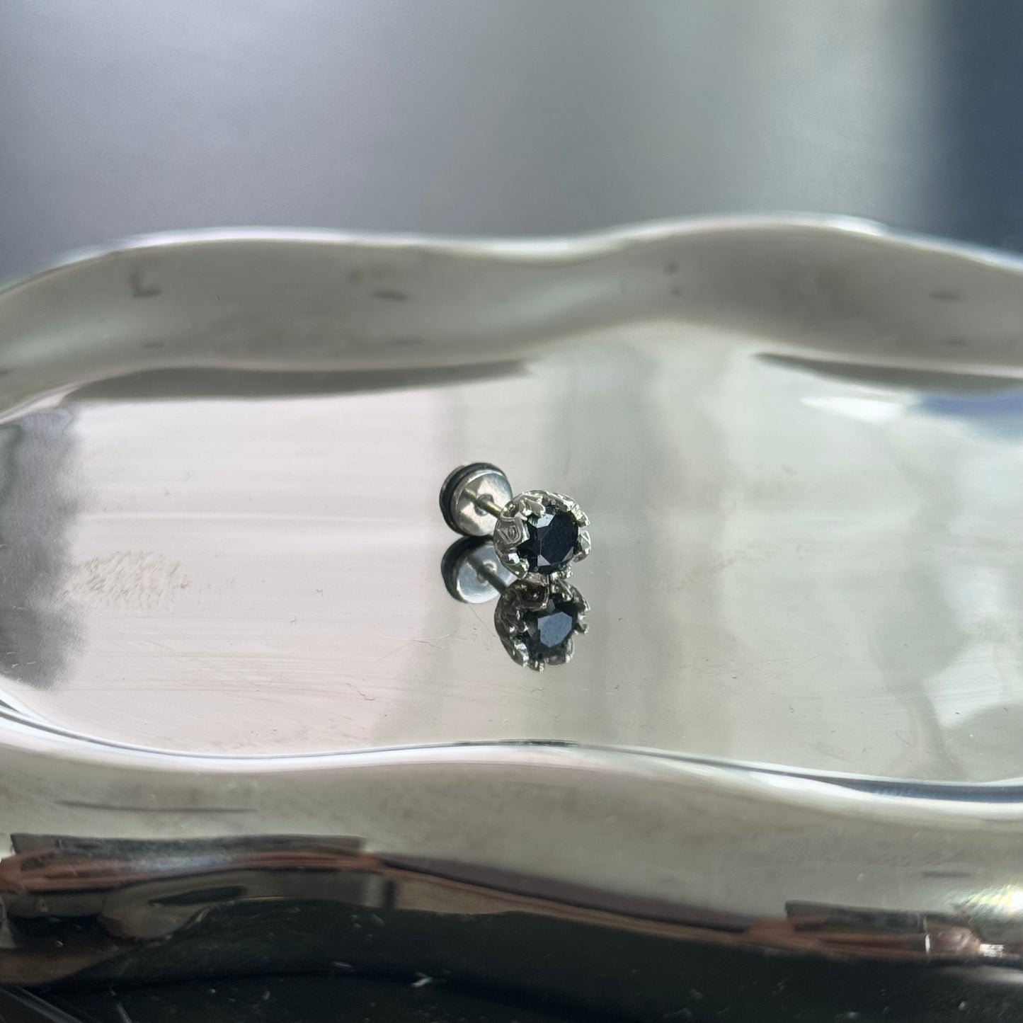 White/Black Earrings Helix Earrings Crystal Diamond single Earring silver/titanium steel flat back stud outer threaded