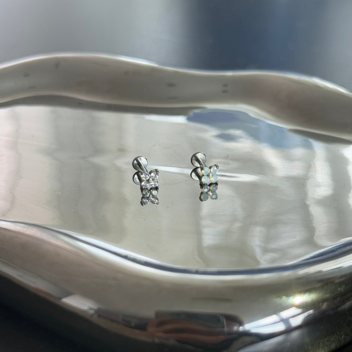 White/Blue Cat eye Diamonds Crystal Helix Earrings Single four Leaf Clover SunFlower silver/titanium steel flat back stud internally threaded