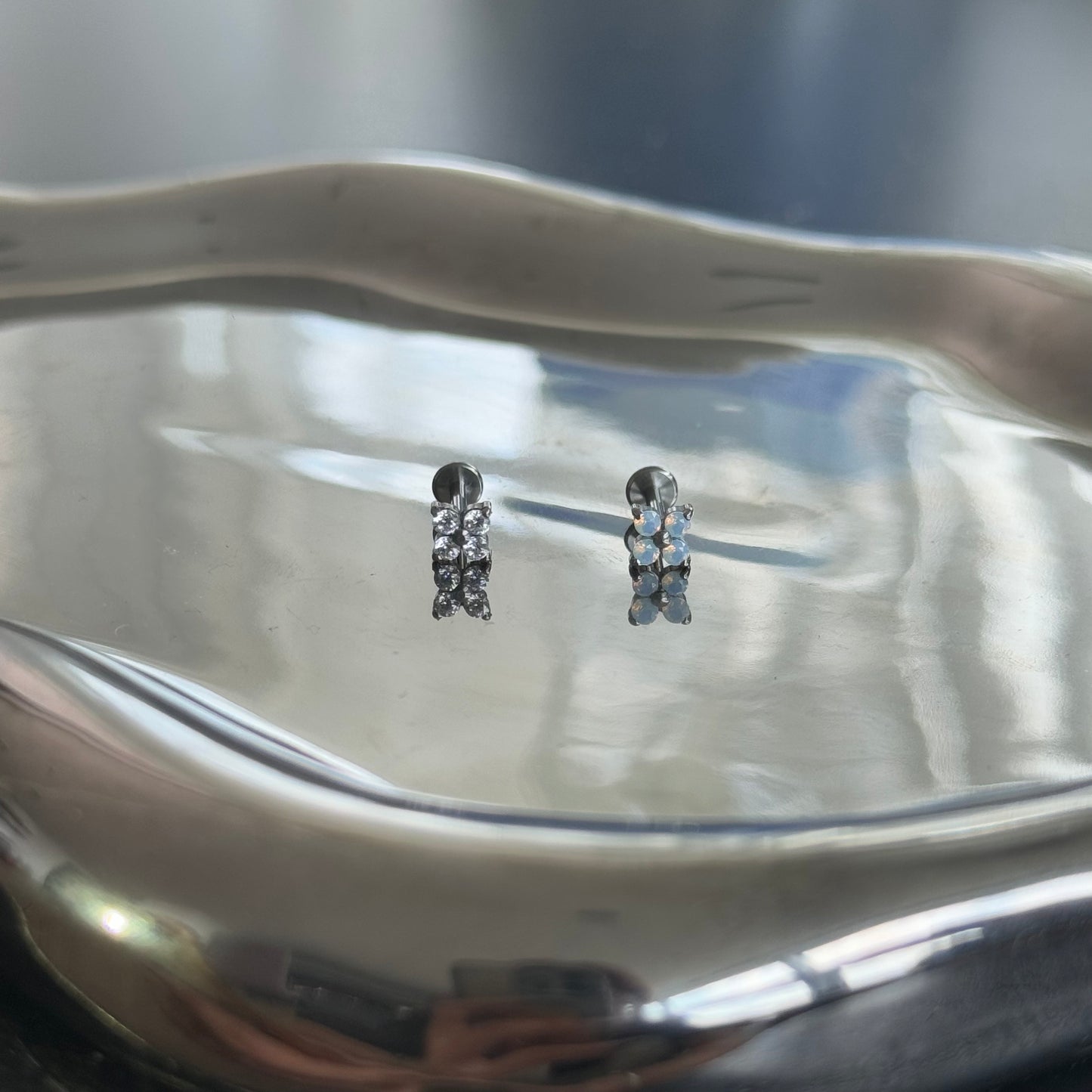 White/Blue Cat eye Diamonds Crystal Helix Earrings Single four Leaf Clover SunFlower silver/titanium steel flat back stud internally threaded